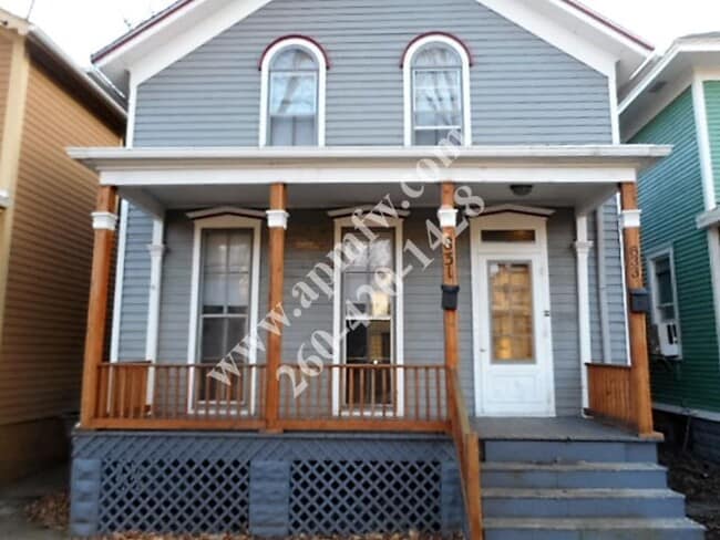 property at 831 W Washington Blvd