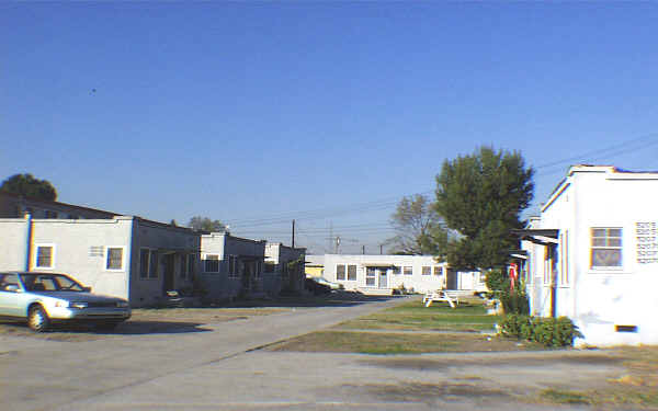 5203-5207 3/4 Clara St in Bell, CA - Foto de edificio