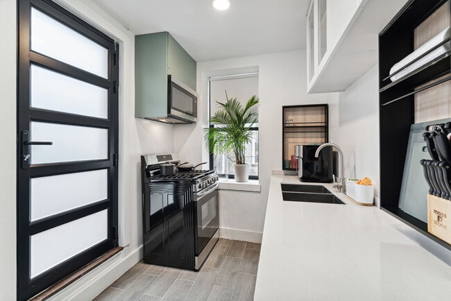 411 E Girard Ave, Unit Unit 1 in Philadelphia, PA - Building Photo - Building Photo