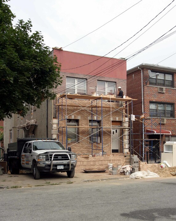 2319 W 12th St in Brooklyn, NY - Foto de edificio