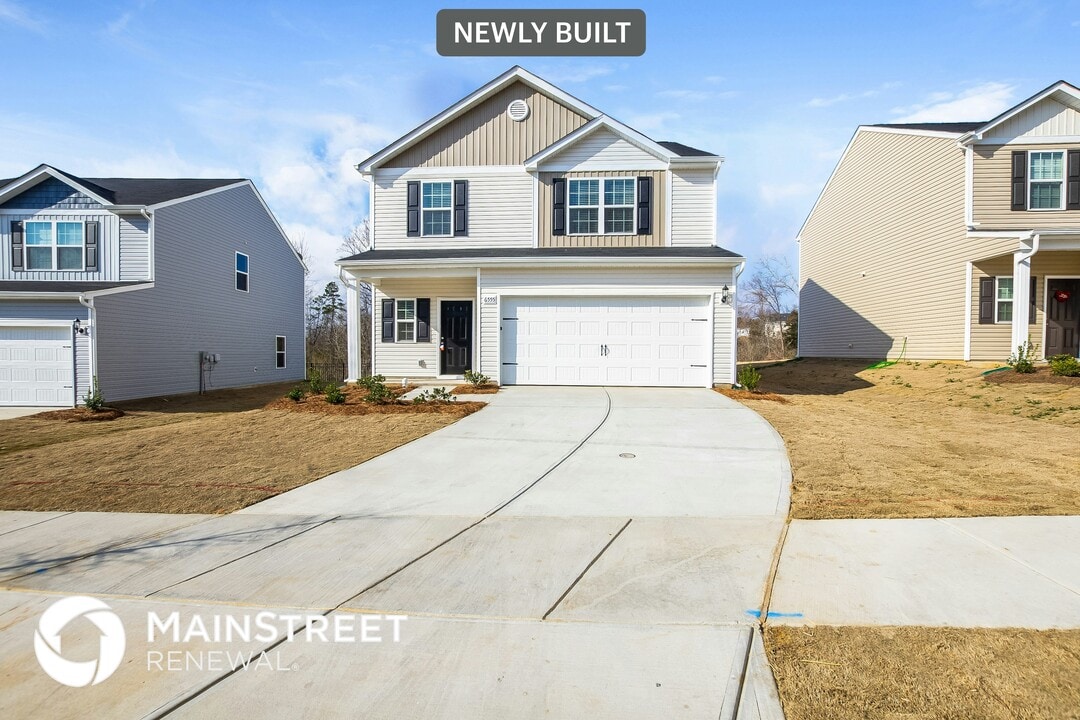 6555 Paw Village Rd in Charlotte, NC - Building Photo