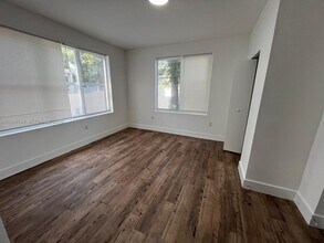 321 SW 9th Ave in Miami, FL - Building Photo - Building Photo