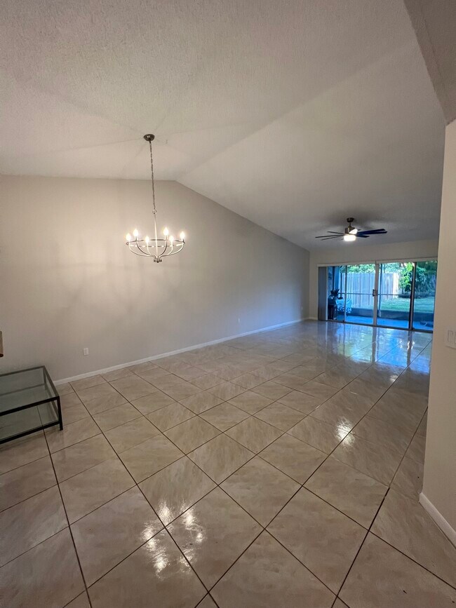 1170 Scarborough Pl in Davie, FL - Building Photo - Building Photo