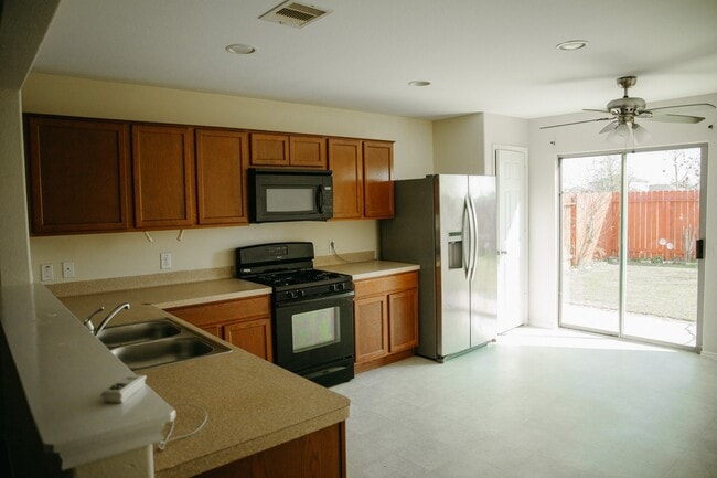 12059 Helvick Cres Ave in Houston, TX - Building Photo - Building Photo