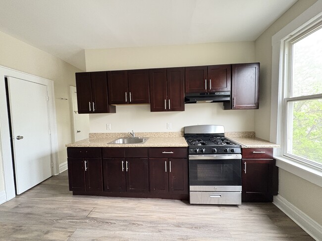 53 Fabyan Pl, Unit 3R