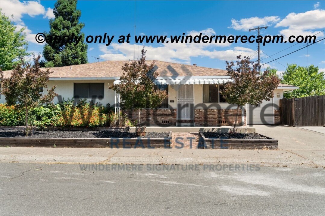7061 Reta Ave in Sacramento, CA - Building Photo