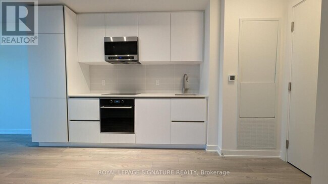 120 Broadway Ave in Toronto, ON - Building Photo - Building Photo