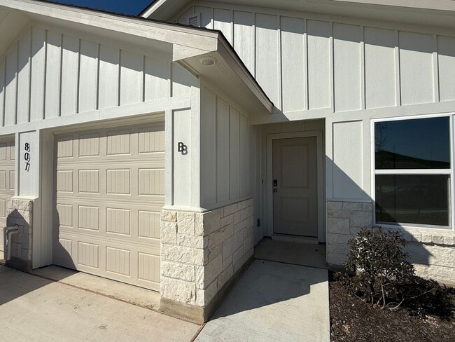 property at 807 Wax Myrtle Ct