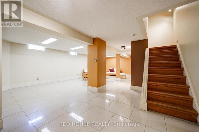 4450 Mayflower Dr in Mississauga, ON - Building Photo - Building Photo