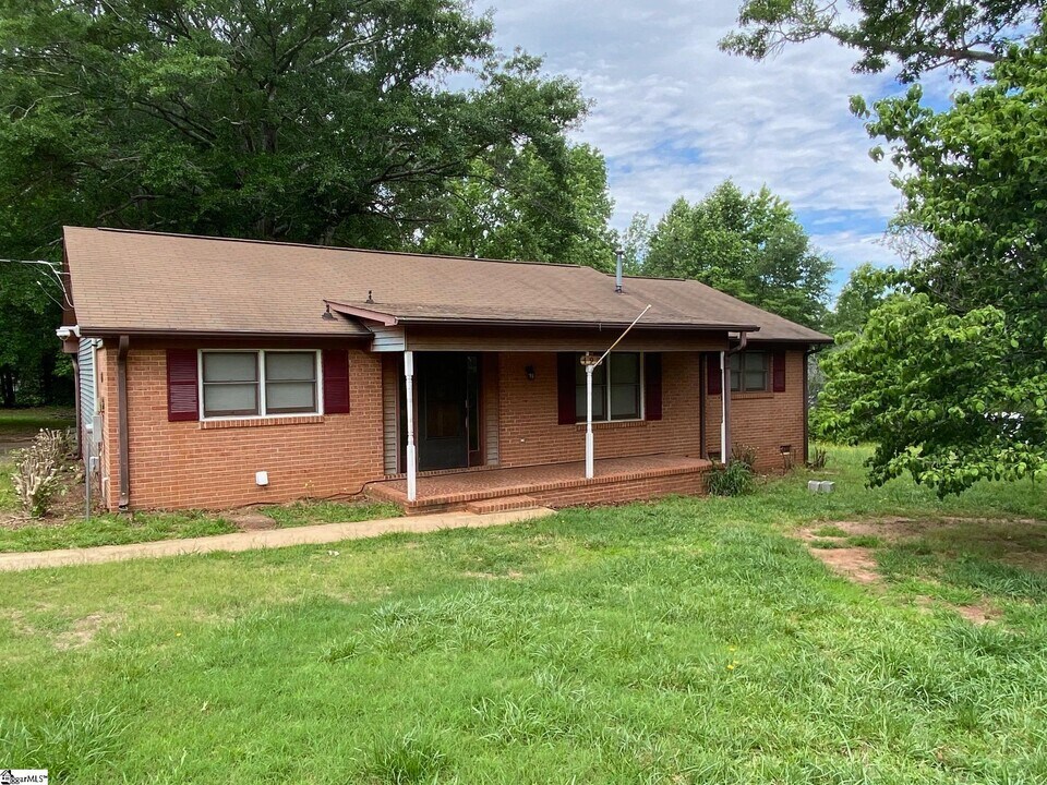 493 Tanyard Rd in Greenville, SC - Building Photo