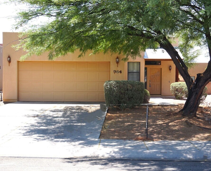 984 Marchbanks Dr in Sierra Vista, AZ - Building Photo