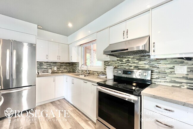 Spacious 5-Bedroom, 2-Bathroom Home in Kit in Kitchener, ON - Building Photo - Building Photo