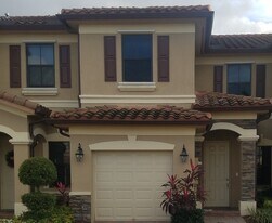3370 W 90th St in Hialeah, FL - Building Photo