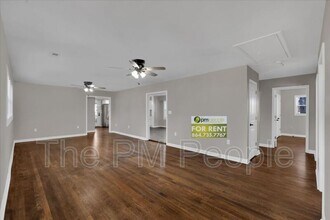 501 S E St in Easley, SC - Foto de edificio - Building Photo