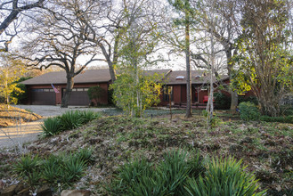 401 S Shady Shores Rd in Denton, TX - Building Photo - Building Photo