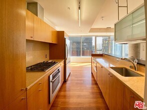 1155 S Grand Ave in Los Angeles, CA - Foto de edificio - Building Photo