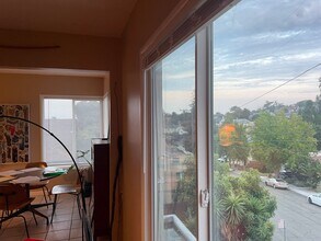 2772 Madera Ave-Unit -2772 in Oakland, CA - Foto de edificio - Building Photo