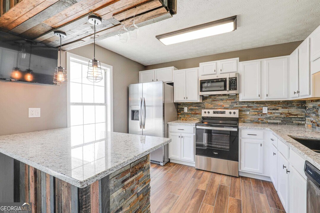 130 Chastain Loop in Newnan, GA - Foto de edificio