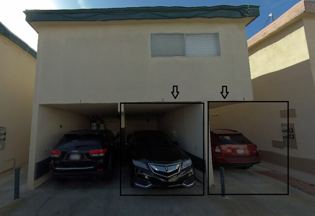 324 E Balboa Blvd, Unit B in Newport Beach, CA - Building Photo - Building Photo