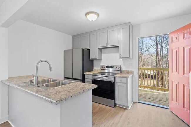 100 Parkstone Dr in Greenville, SC - Building Photo - Building Photo