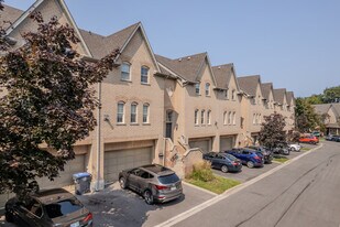 8305 Mclaughlin Rd in Brampton, ON - Building Photo