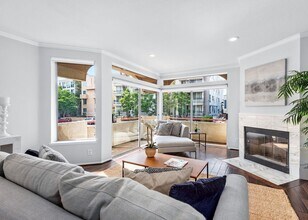 1074 Peachtree Walk NE in Atlanta, GA - Building Photo - Building Photo