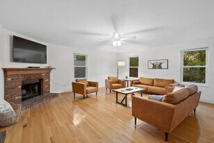 16401 Baja Ct in Ballwin, MO - Building Photo