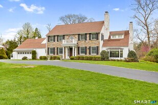 25 Lakewood Cir N in Greenwich, CT - Building Photo