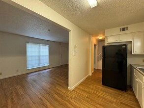 4810 W Wind Trail in Austin, TX - Foto de edificio - Building Photo