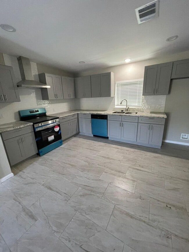 5785 Mel Sha Ln in Beaumont, TX - Building Photo - Building Photo