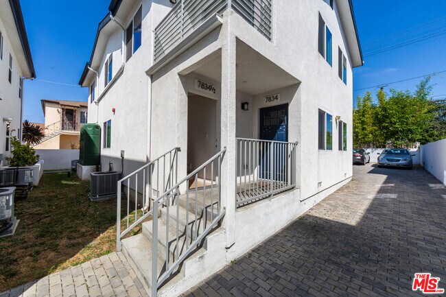 7834 Flight Ave in Los Angeles, CA - Building Photo - Building Photo