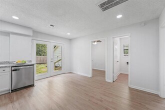 18009 Split Oak Cir in New Caney, TX - Building Photo - Building Photo