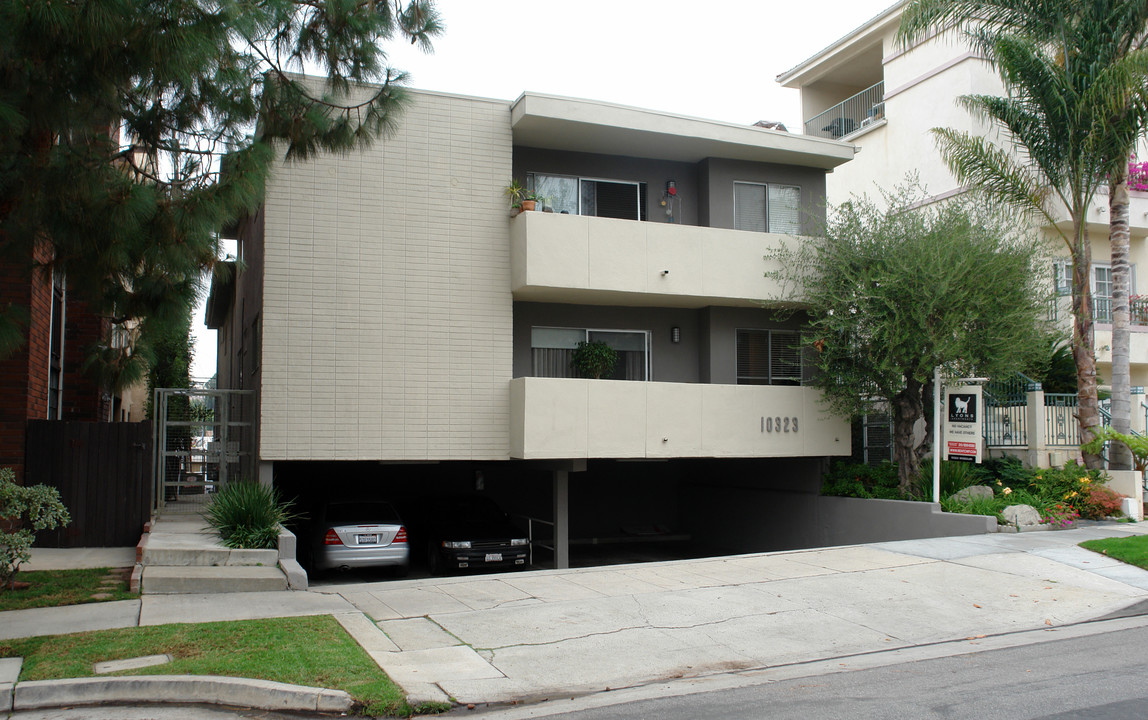 10323 Missouri Ave in Los Angeles, CA - Foto de edificio