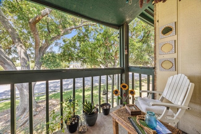 property at 1516 Bay Area Blvd