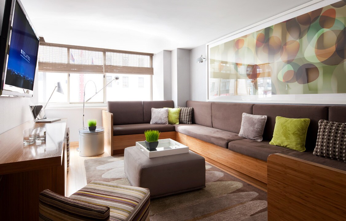 130 W 16th St in New York, NY - Building Photo