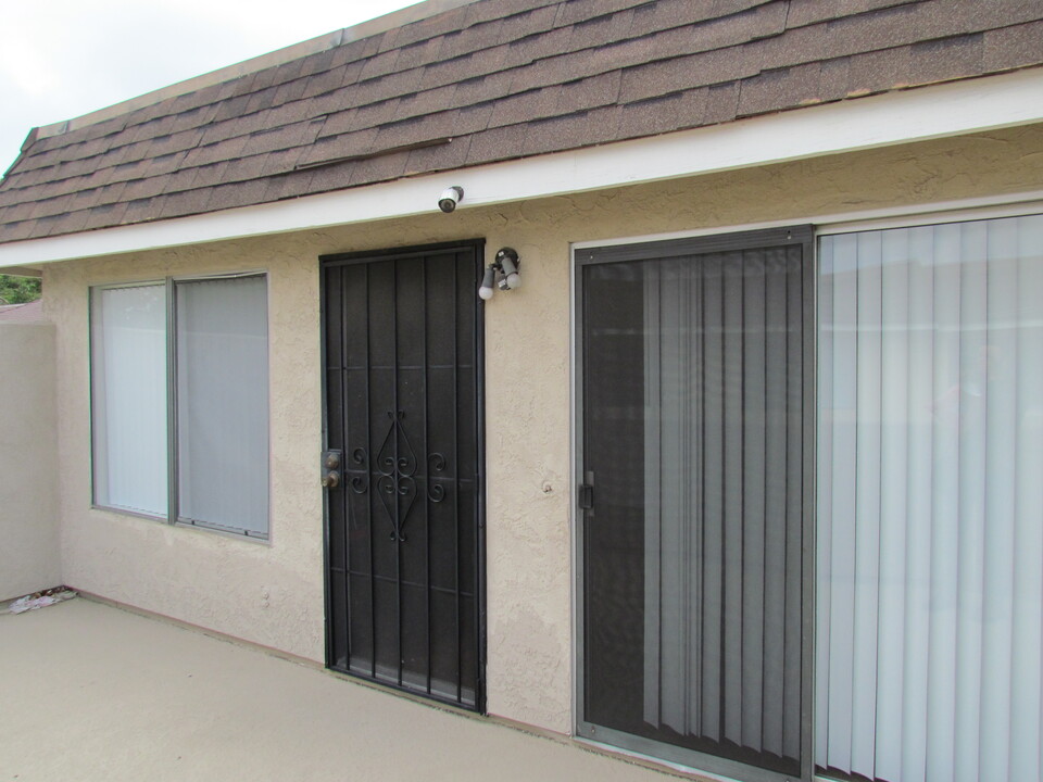 16720 Cedarwood Cir in Cerritos, CA - Building Photo