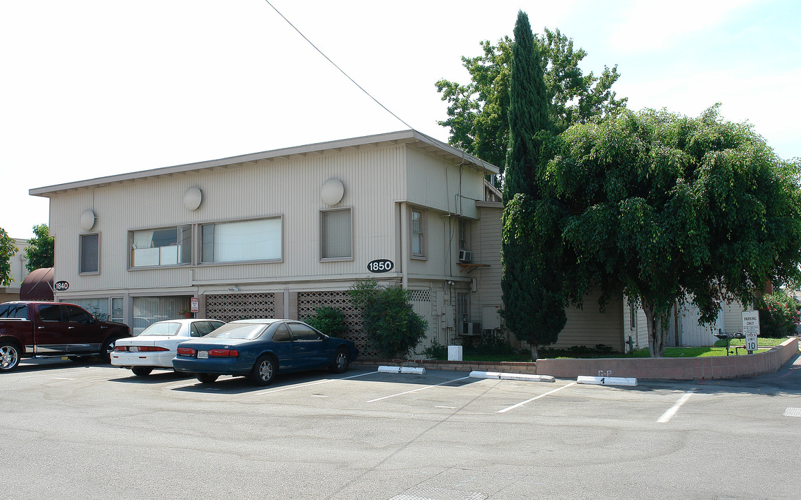 1840-1850 W Orangethorpe Ave in Fullerton, CA - Foto de edificio