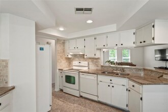 8621 Bridgewater Dr in New Port Richey, FL - Building Photo - Building Photo