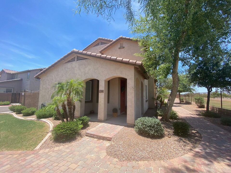 7104 S 48th Glen in Phoenix, AZ - Foto de edificio