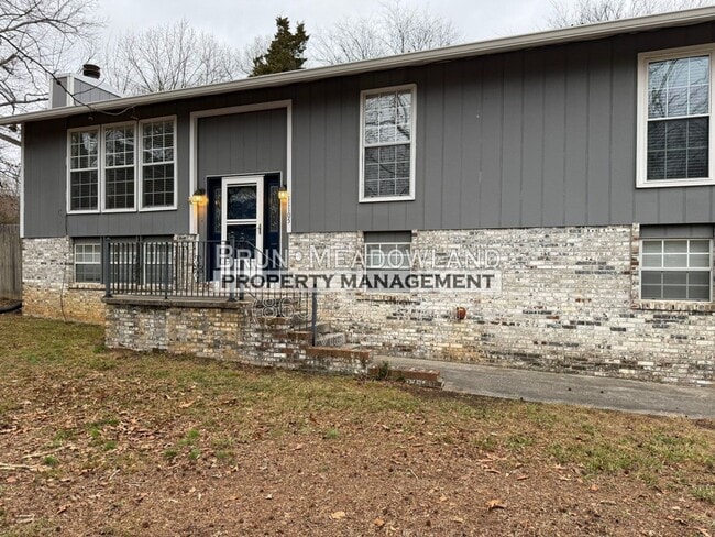 11105 Lake Hills Dr in Knoxville, TN - Building Photo - Building Photo