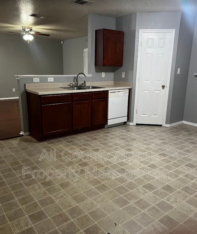 9631 Sandflat Pass in San Antonio, TX - Building Photo - Building Photo