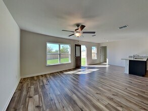 160 Cactus Crk Trl in Newark, TX - Foto de edificio - Building Photo