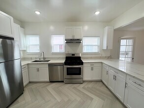 126 N Hamilton Dr in Beverly Hills, CA - Building Photo - Building Photo