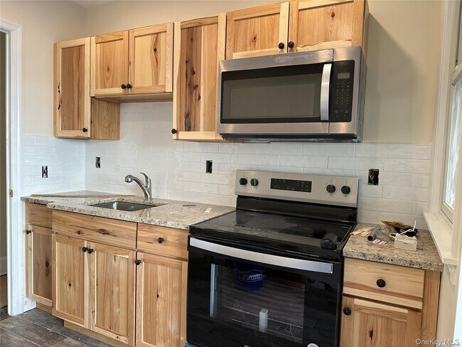 209 Main St in Northport, NY - Building Photo - Building Photo