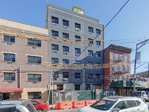 765 E 214th St in Bronx, NY - Building Photo - Building Photo