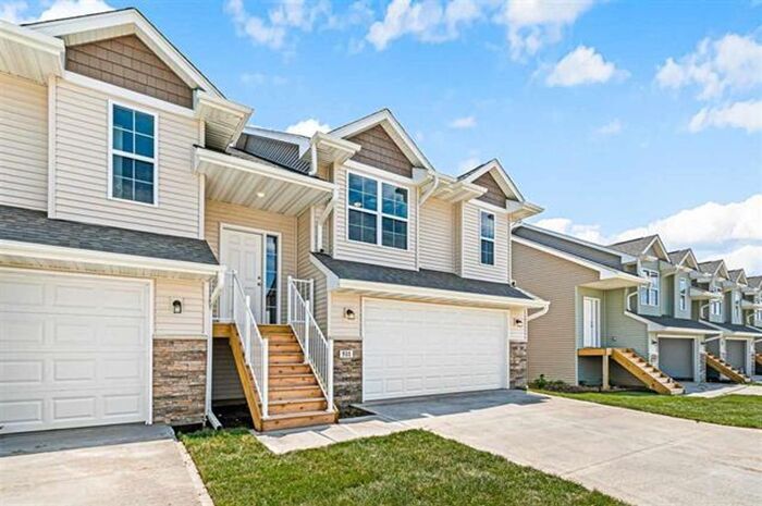 427 Chloe Dr in Tiffin, IA - Building Photo