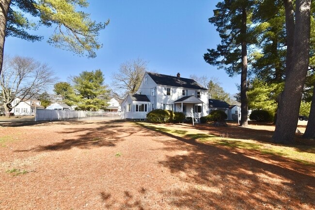 582 Springfield St in Agawam, MA - Building Photo - Building Photo