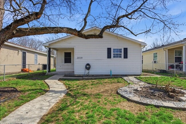 property at 2819 N Gladstone Ave