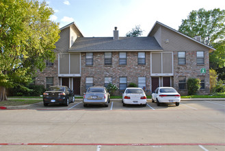 Sycamore Square Townhomes in Euless, TX - Building Photo - Building Photo