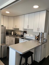 2400 N Lakeview Ave in Chicago, IL - Building Photo - Building Photo